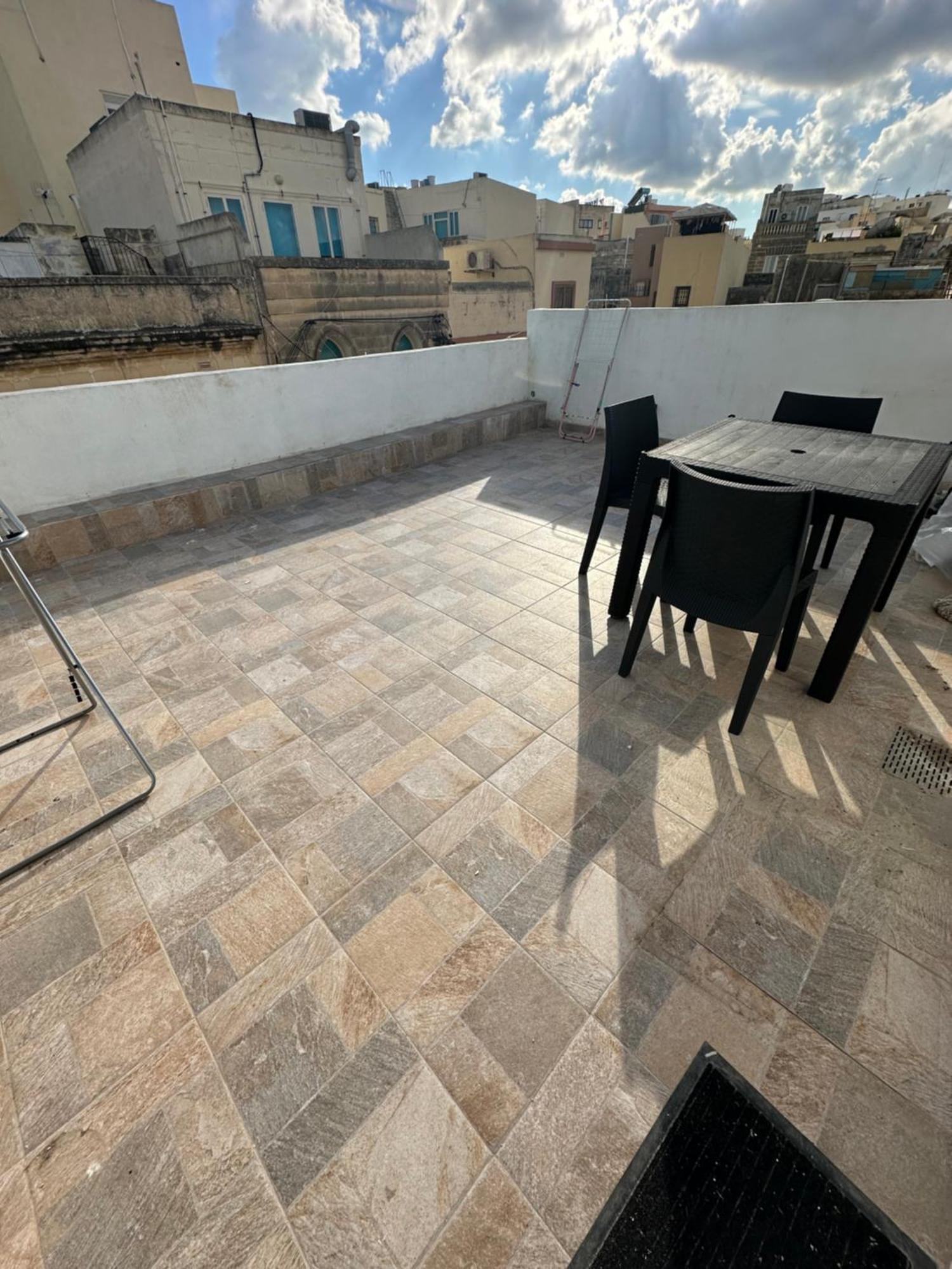 One Bedroom Appartment With Terrace In Sliema Luaran gambar